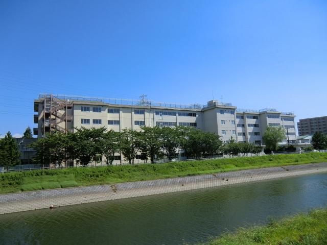 小学校　横須賀小学校（小学校）まで540m