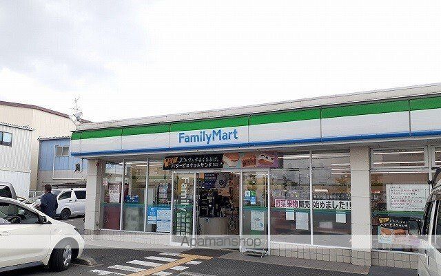 コンビニ　ファミリーマート様（コンビニ）まで180m