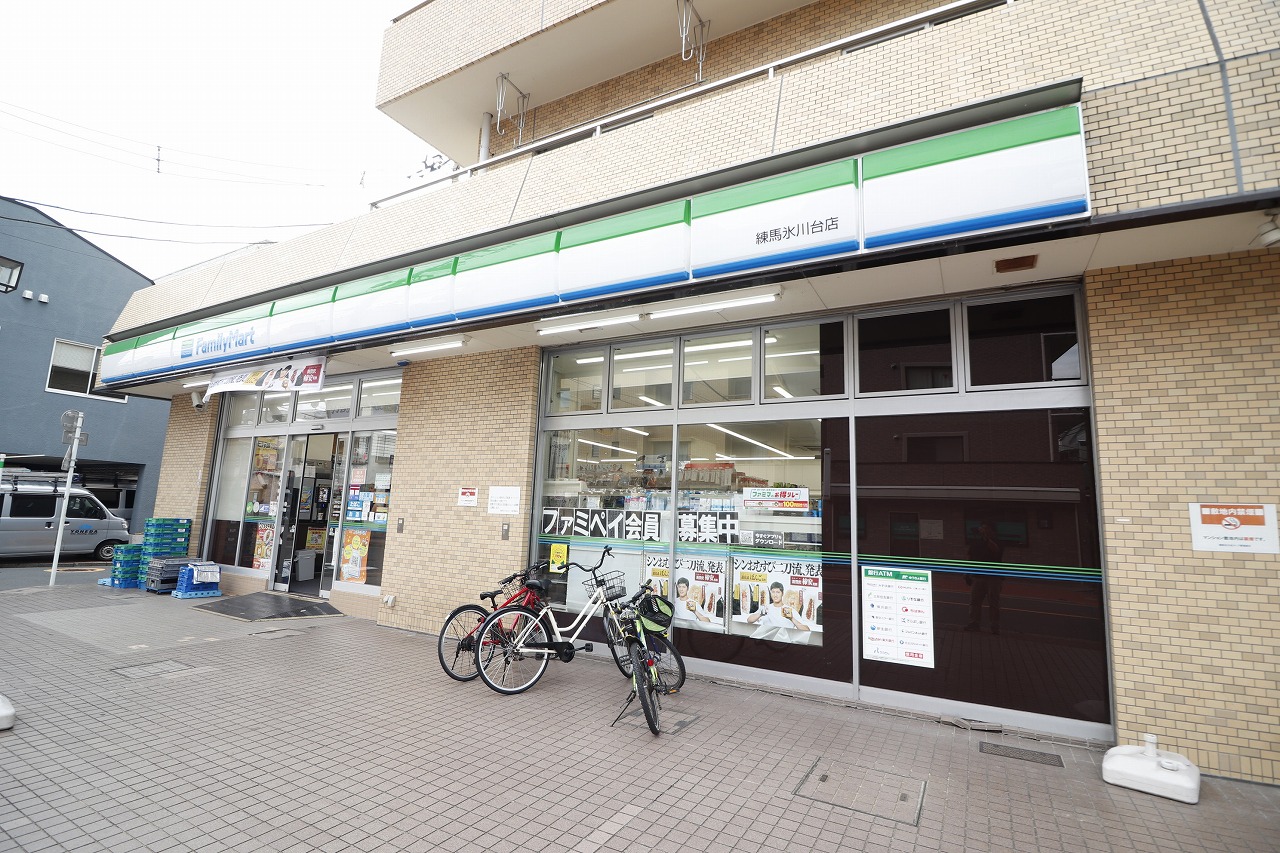 コンビニ　ファミリーマート氷川台駅前店（コンビニ）まで451m