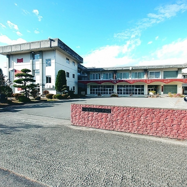 中学校　松本市立女鳥羽中学校（中学校）まで658m