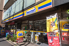 コンビニ　ミニストップ 新宿大京町店（コンビニ）まで269m