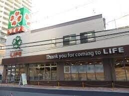 スーパー　ライフ中崎町駅前店（スーパー）まで146m