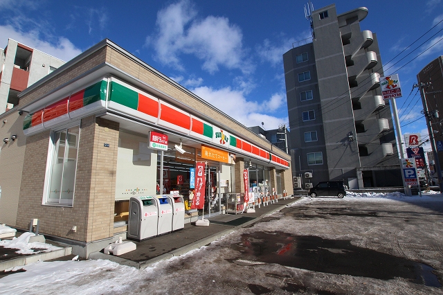 コンビニ　サンクス札幌平岸4条店（コンビニ）まで78m