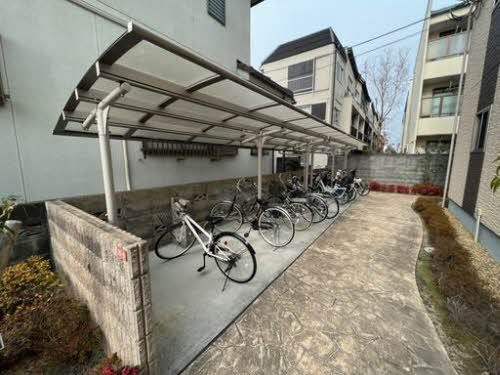 建物外観　敷地内駐輪場がございます。