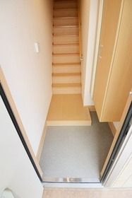 玄関　★1階が玄関で階段を上がってお部屋へ★
