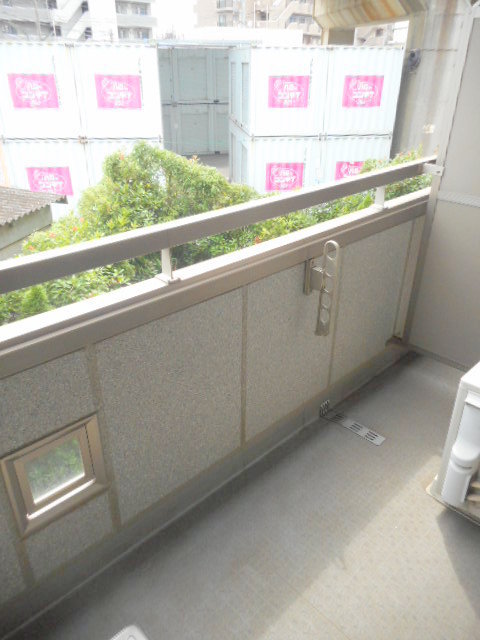 バルコニー　日当たり良好なバルコニー