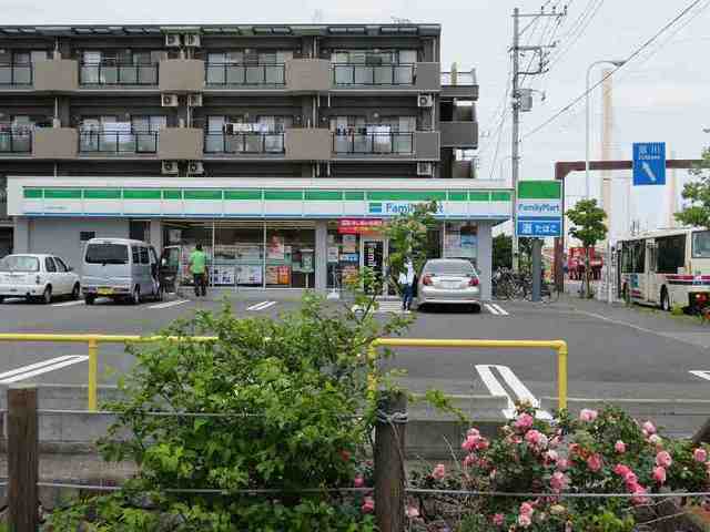 コンビニ　ファミリーマート（コンビニ）まで1513m