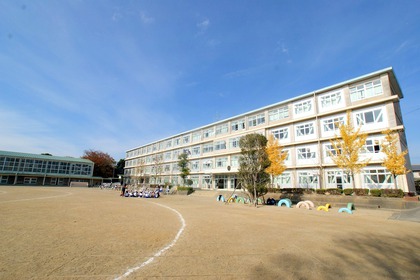 小学校　浜松市立泉小学校（小学校）まで600m