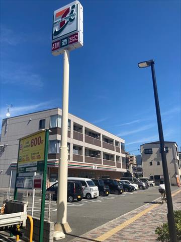コンビニ　セブンイレブン（コンビニ）まで384m