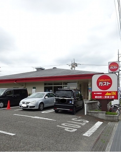 飲食店　ガスト（飲食店）まで90m