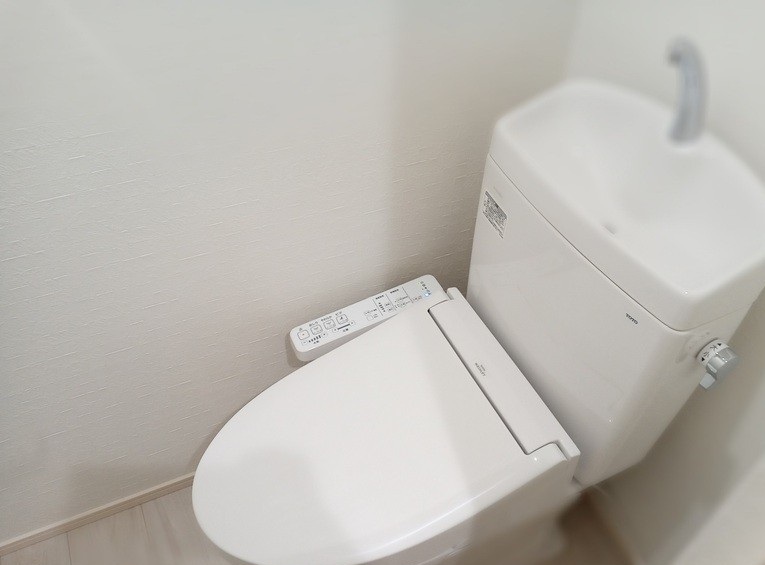 トイレ　落ち着いた色調のトイレです♪