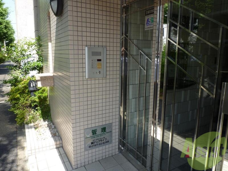 エントランス　オートロック付で嬉しいですね。