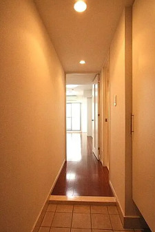 玄関　写真は同タイプ住居です
