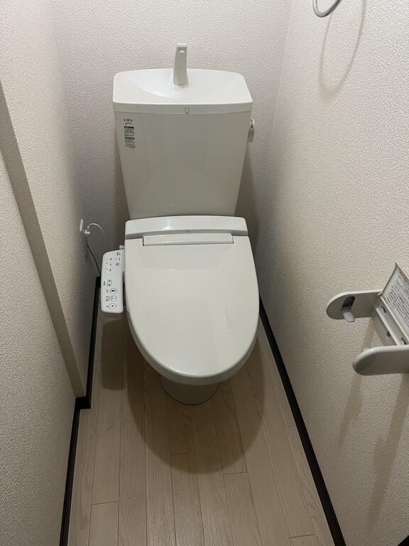 トイレ　温水洗浄便座