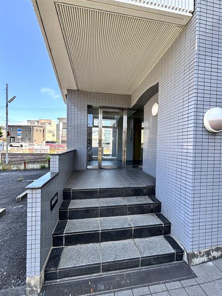 エントランス　落ち着きのあるエントランスです！