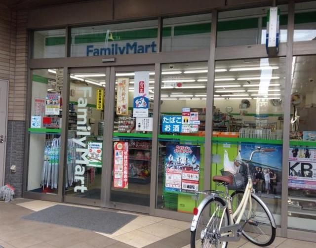 コンビニ　ファミリーマート（コンビニ）まで303m