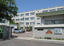 中学校　高槻市立第七中学校（中学校）まで280m