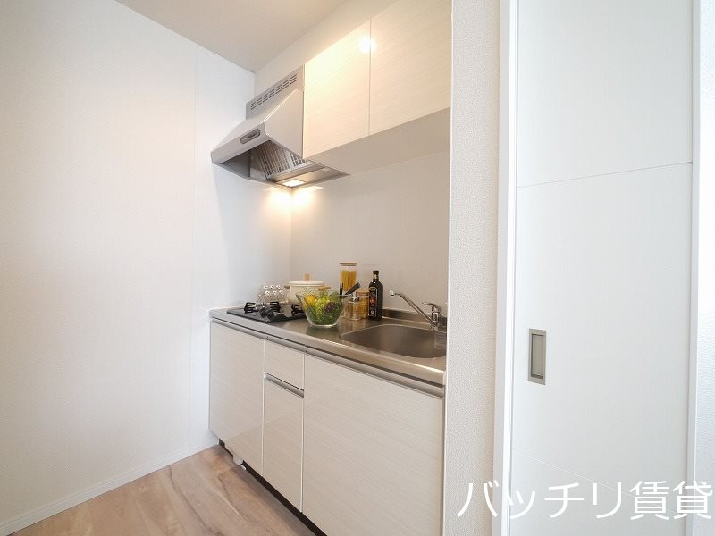 キッチン　同シリーズの別のお部屋。現況を優先します。