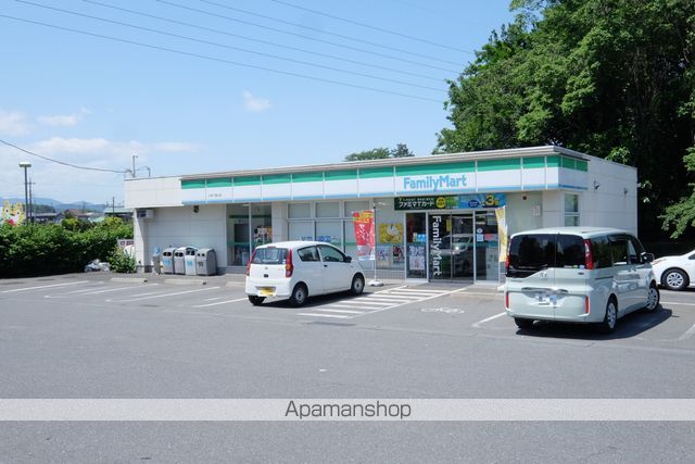 コンビニ　ファミリーマート（コンビニ）まで829m