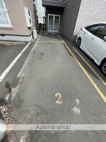 駐車場　駐車場