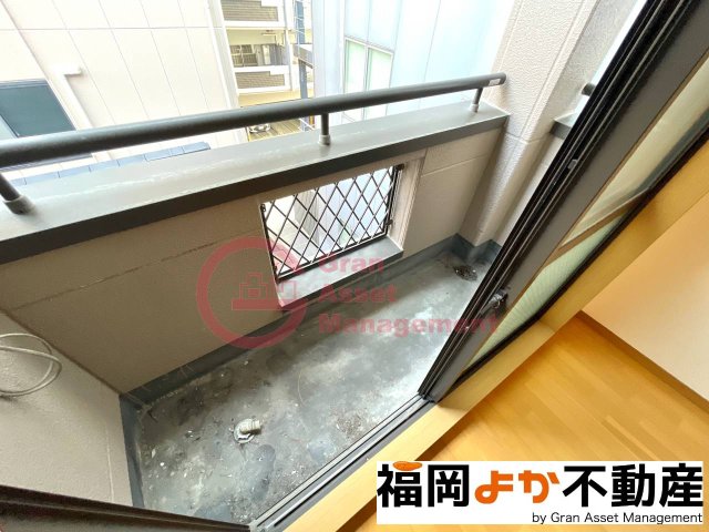 バルコニー　外からの目が気にならないバルコニーで洗濯物が干せます