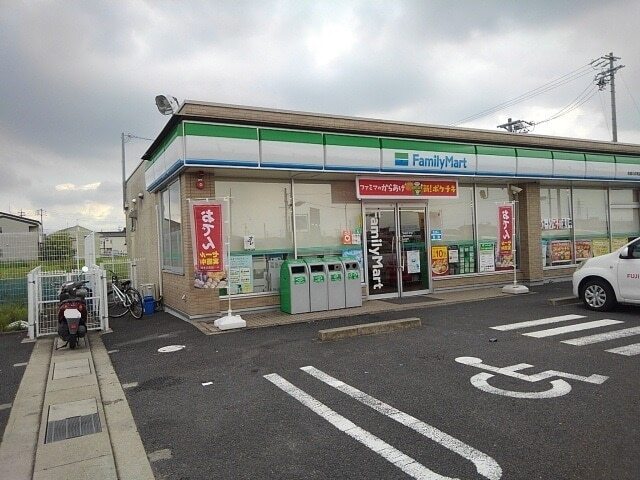 コンビニ　ファミリーマート　川井町店（コンビニ）まで650m