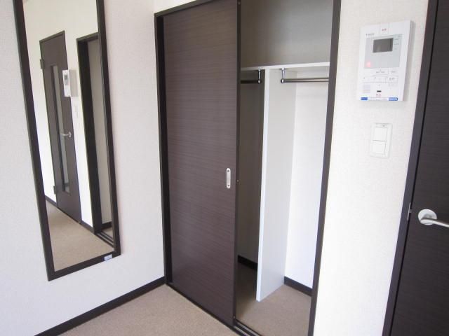 収納　☆収納、姿見鏡付いています☆
