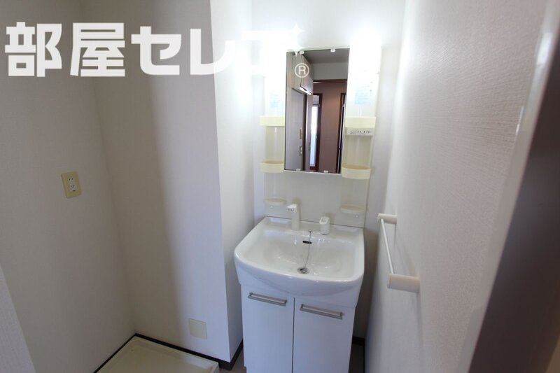 洗面設備　反転画像