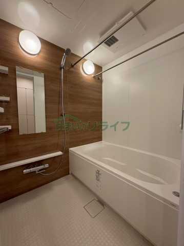 バス・シャワールーム　別部屋の画像になります。