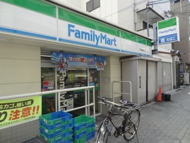 コンビニ　ファミリーマート千鳥橋駅前店（コンビニ）まで334m