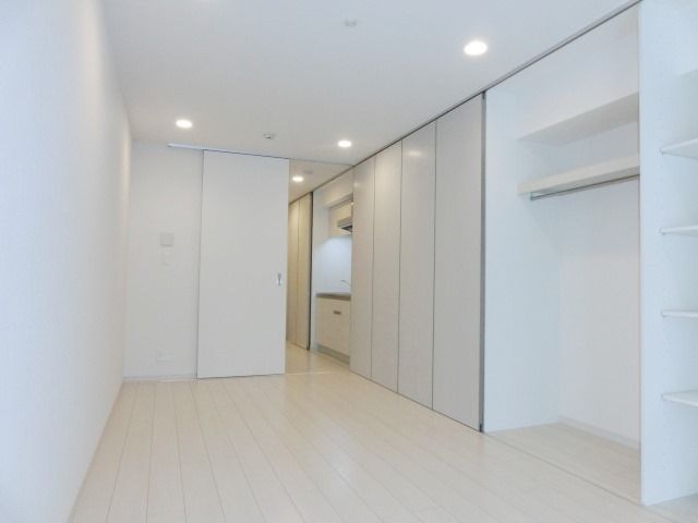 その他部屋・スペース　バルコニー側から見たお部屋。