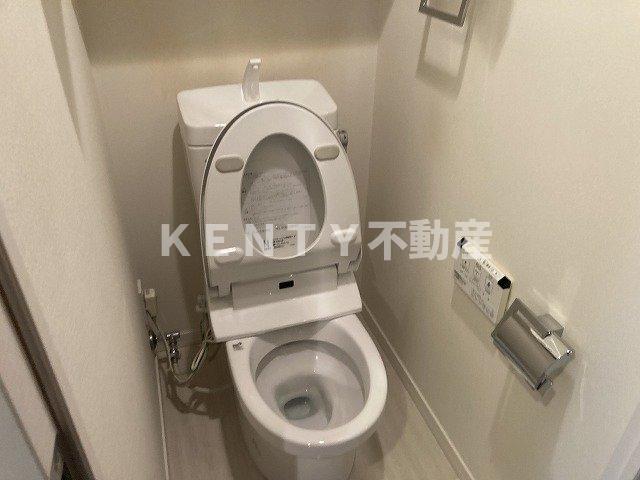 トイレ　落ち着いた色調のトイレです