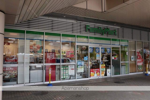 コンビニ　ファミリーマート（コンビニ）まで395m