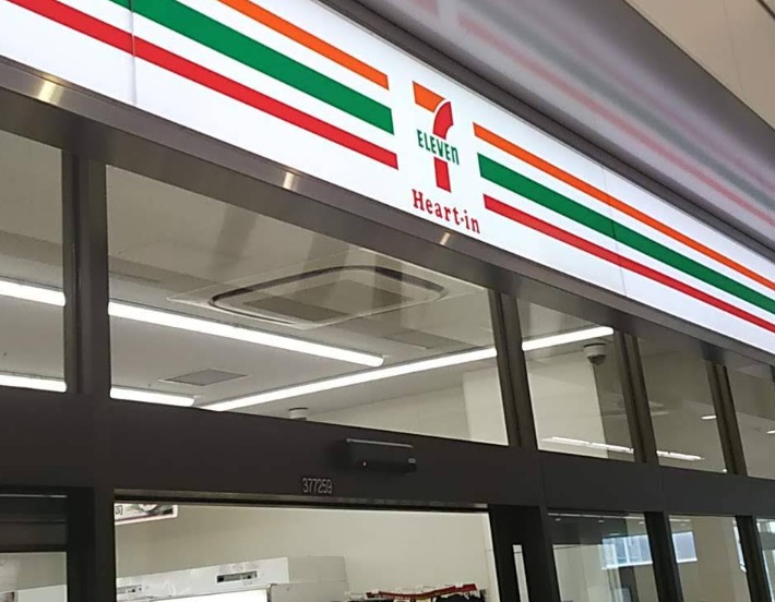 コンビニ　セブンイレブン ハートインJR尼崎駅北NKビル店（コンビニ）まで237m
