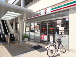 コンビニ　セブンイレブン 京急ST蒲田東口駅前広場店（コンビニ）まで208m
