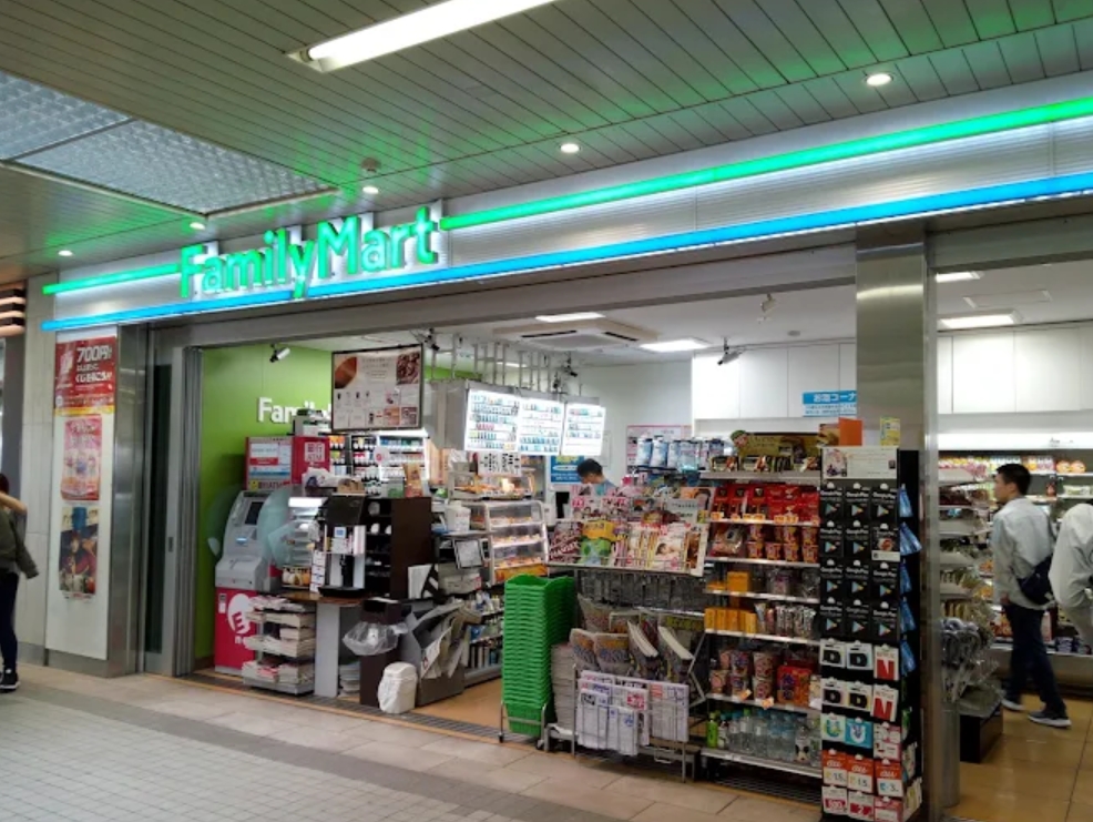 コンビニ　ファミリーマート上板橋駅店（コンビニ）まで551m