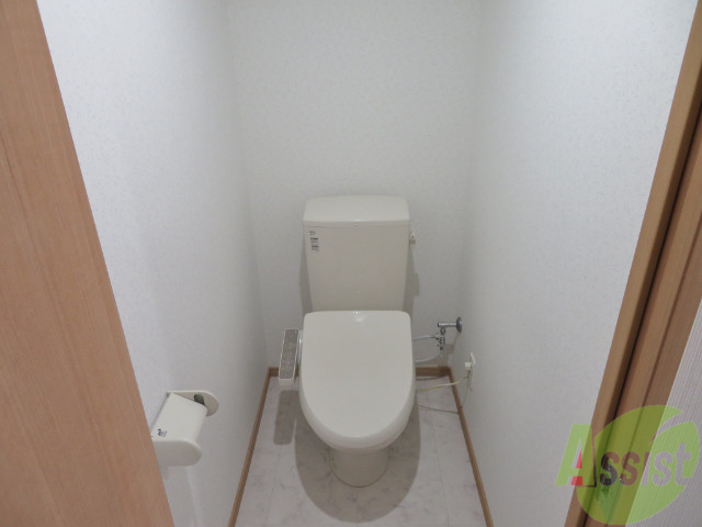 トイレ　ウォシュレット機能がついたトイレです。安心して使用できますね