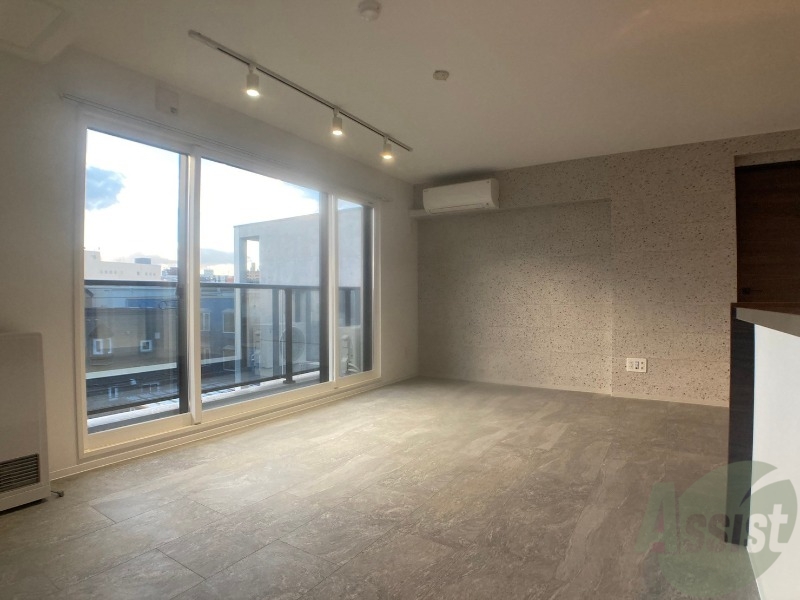 居室・リビング　広くてキレイなお部屋が広がっていて、充実した生活が送れそう。