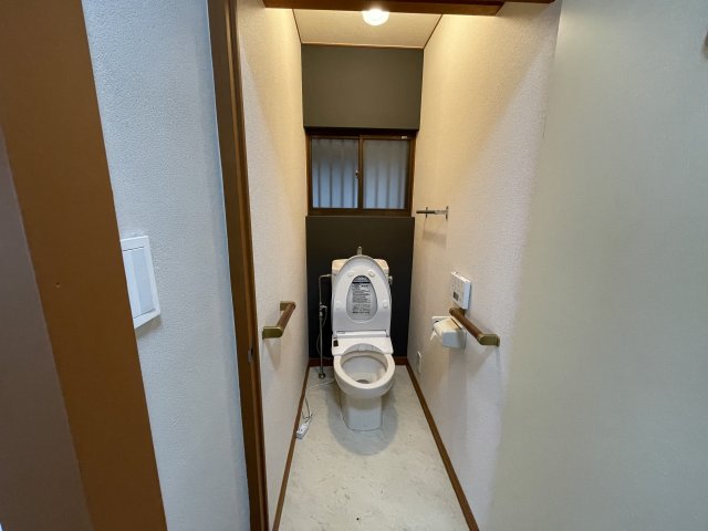 豊川市美園一丁目戸建のトイレ写真