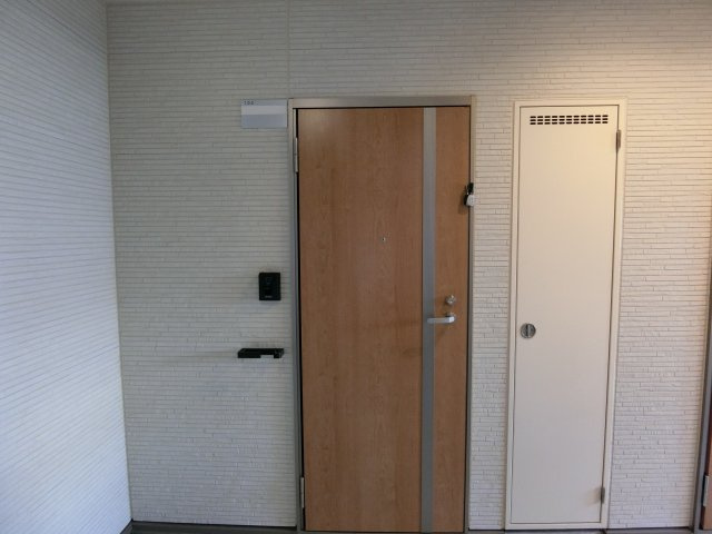 フジパレス西宮津門II番館の玄関写真
