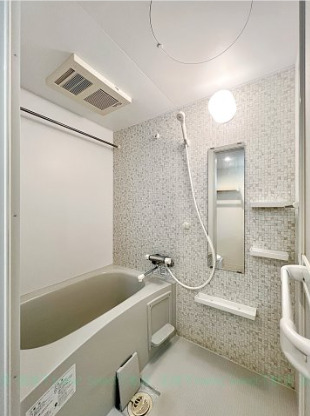 バス・シャワールーム　※写真は同じマンションの違う部屋のものになります。