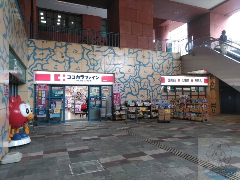ドラックストア　ココカラファイン呉服町店（ドラッグストア）まで300m