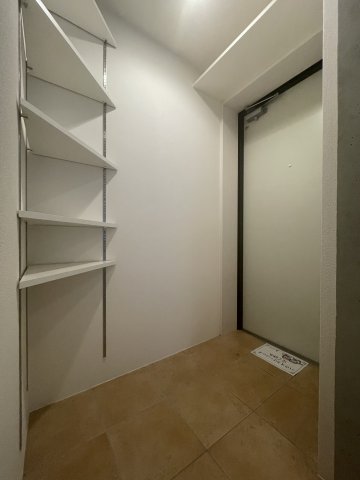 エクサム初台の玄関写真