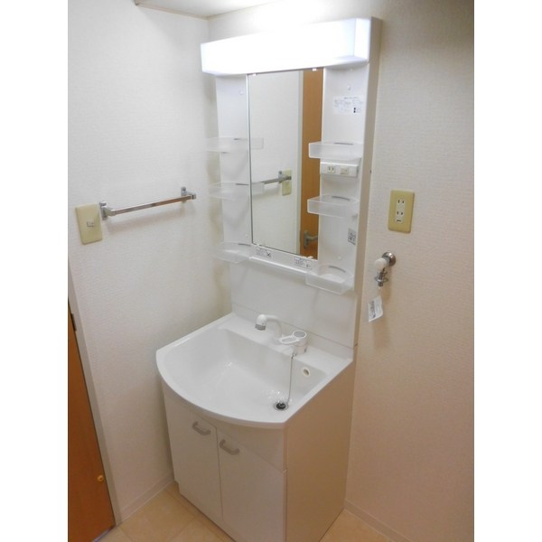 洗面設備　別部屋の写真を掲載。