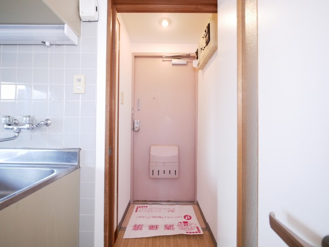 地下鉄南北線 中島公園駅 徒歩13分 6階建 築39年の玄関写真