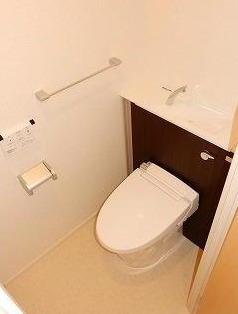 都営浅草線 本所吾妻橋駅 徒歩10分 11階建 築9年のトイレ写真