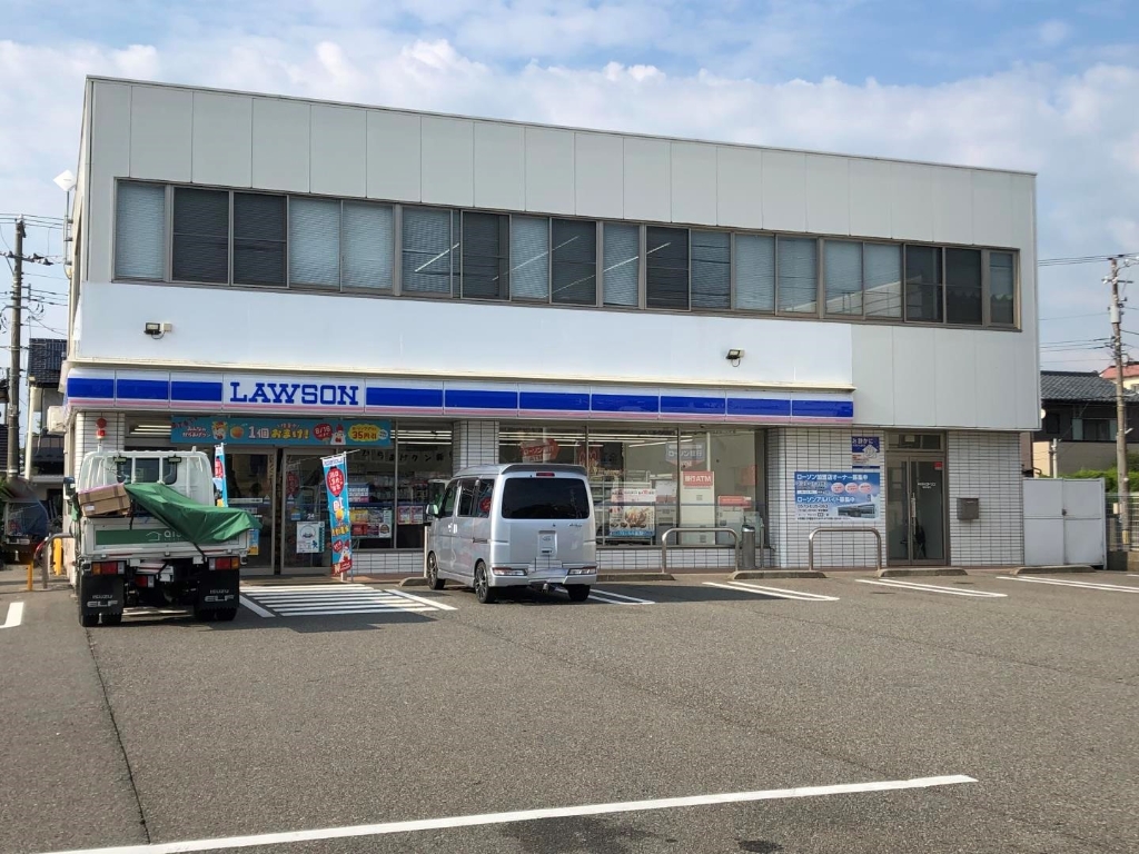 コンビニ　ローソン 福井サン二の宮通店（コンビニ）まで226m
