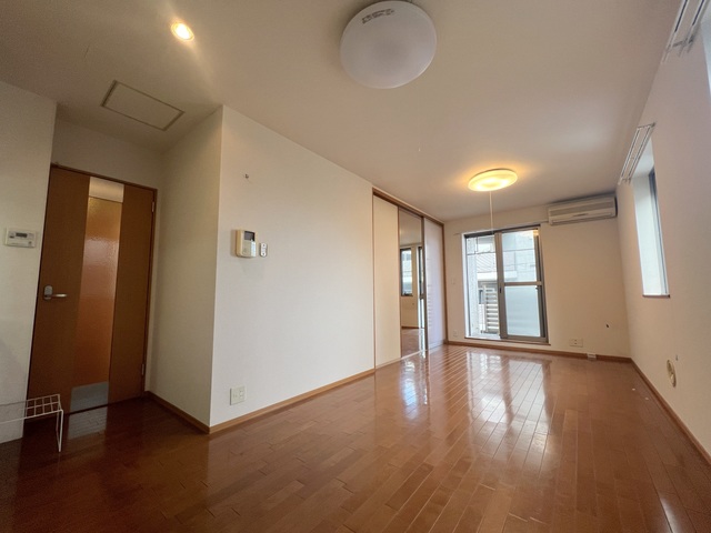 居室・リビング　★明るいフローリングの角部屋です★