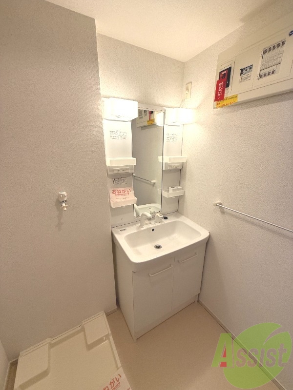 洗面設備　洗面台の写真です。朝の準備が捗りますね。