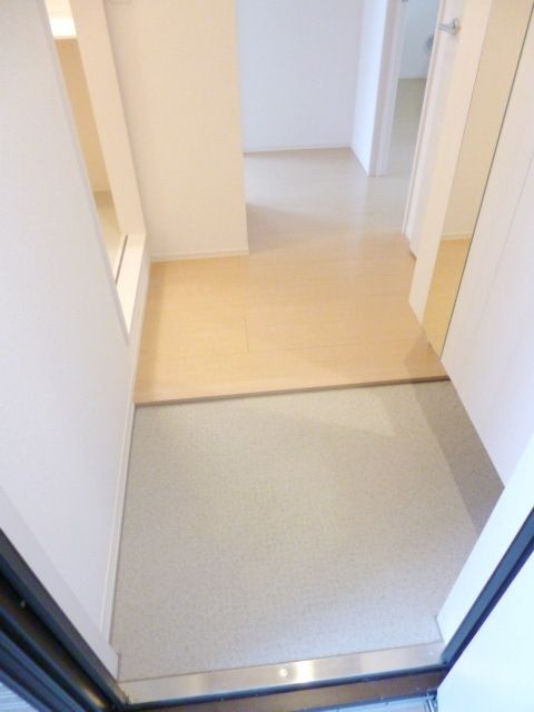 玄関　※別号室参考写真です